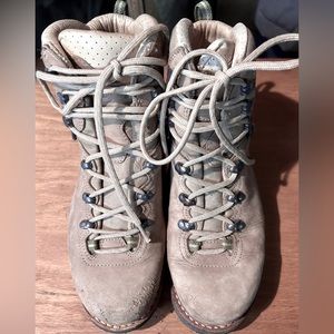 Han Wag bergler trekking boots mens size 8 trekking boots